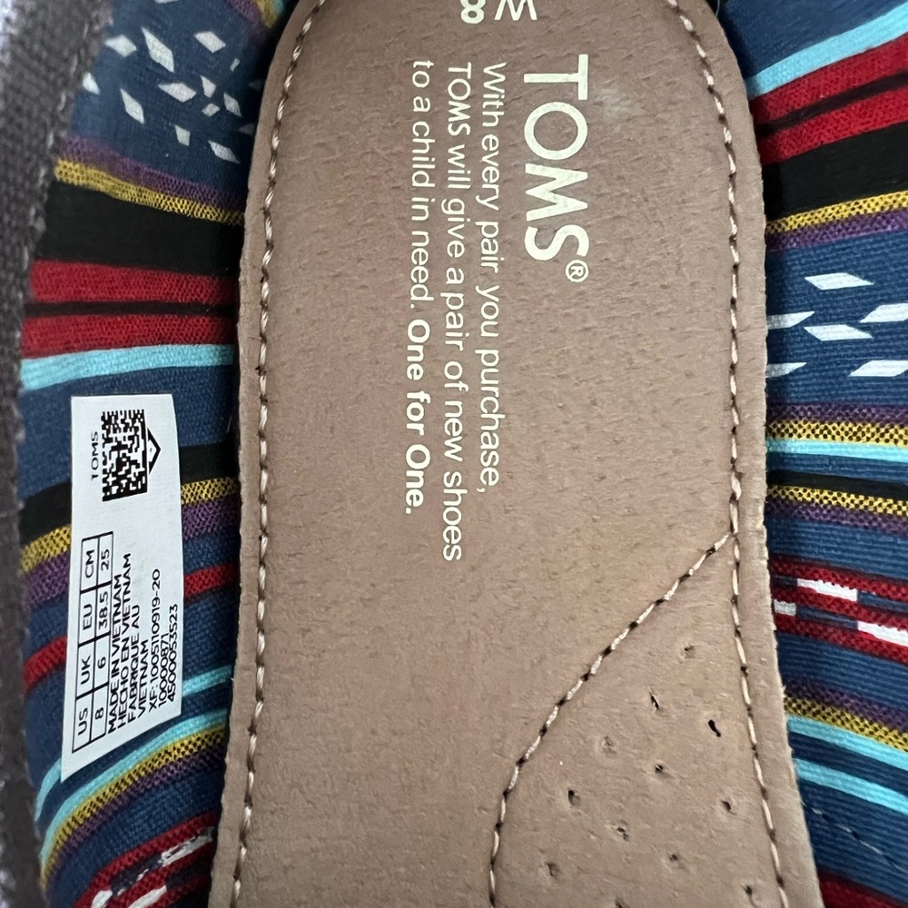 Toms - Picture 3 of 3